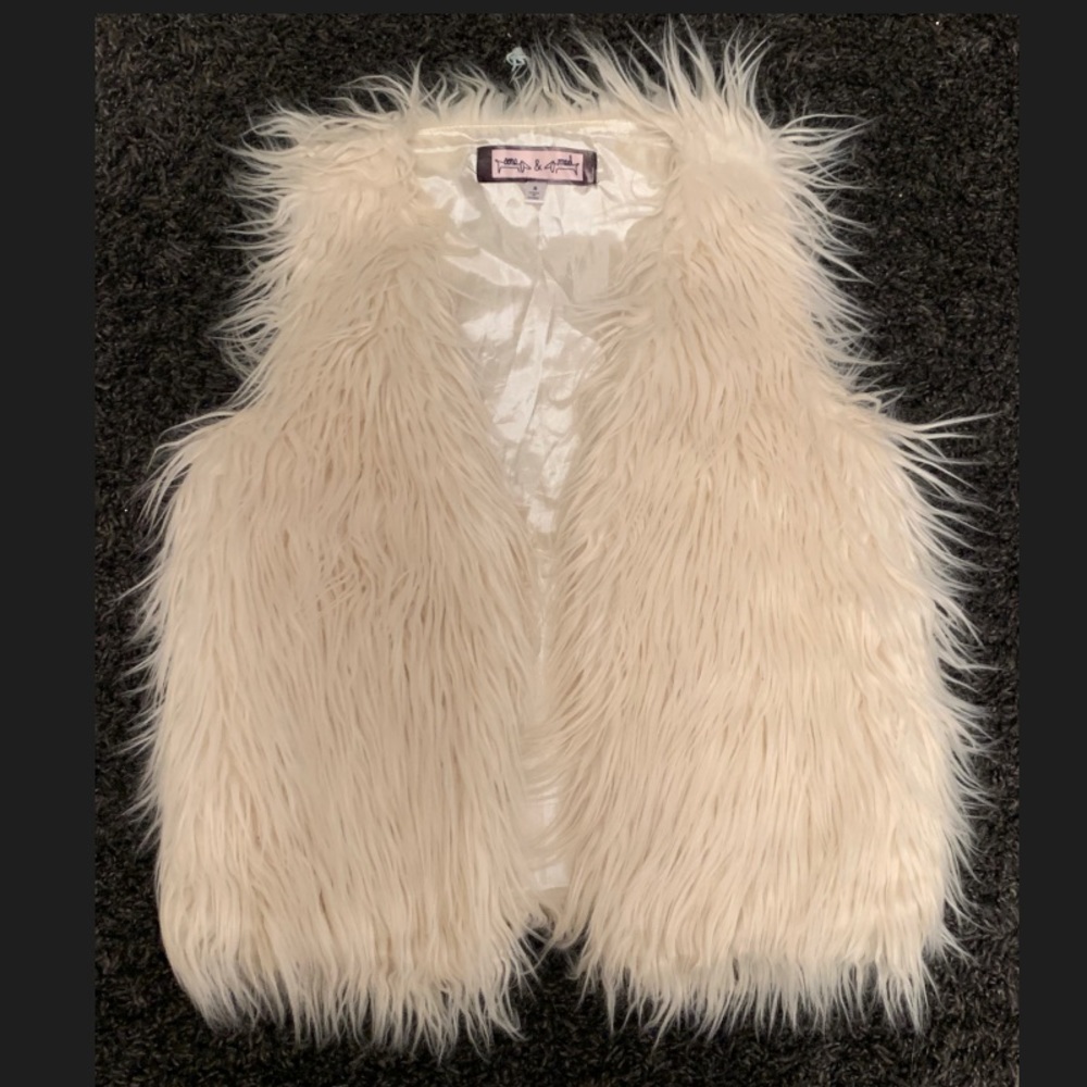 Women’s Cream Colored Furry Vest Size Small